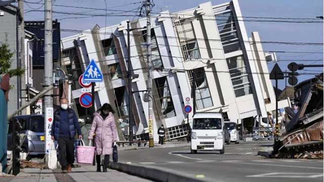 Japan earthquake toll rises to 62 as weather hampers rescuers