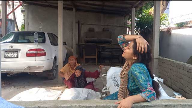 Three of a family killed in Munshiganj road accident