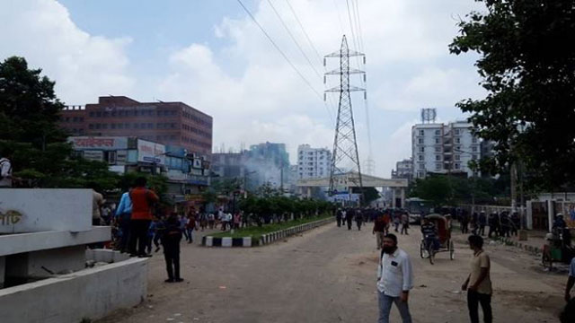 রামপুরায় শিক্ষার্থীদের সঙ্গে পুলিশ-ছাত্রলীগের সংঘর্ষ, টিয়ারশেল নিক্ষেপ (ভিডিও)