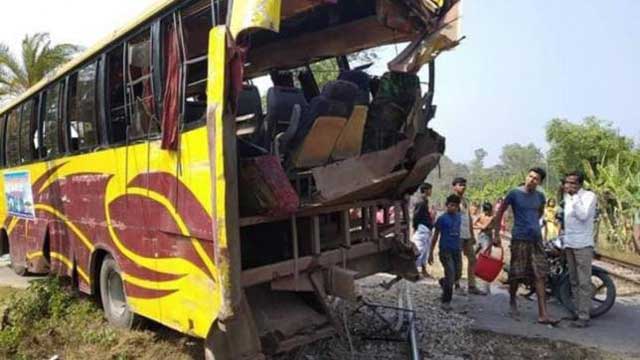 13 hurt as train rams picnic bus in Ctg