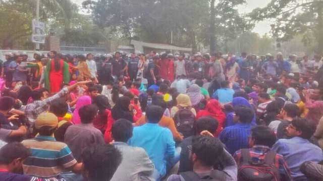 Protesters call indefinite strike at DU, demand fresh polls