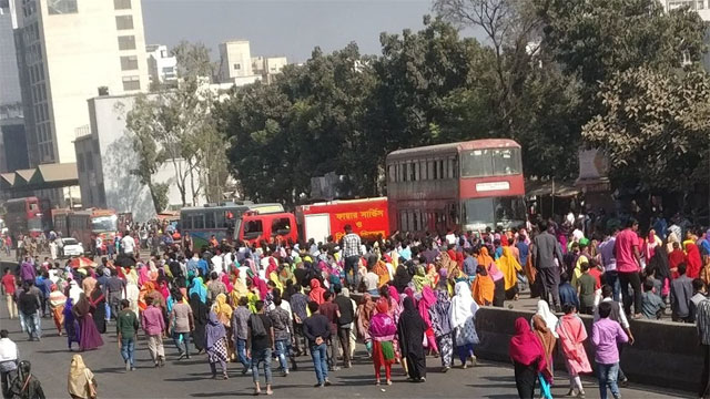 RMG workers block Dhaka-Mymensingh highway in Uttara