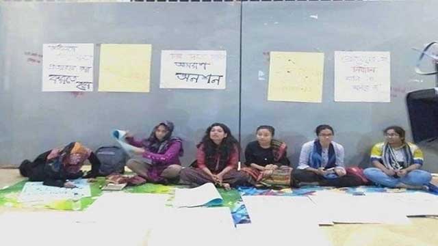Ruqayyah Hall girls continue hunger strike