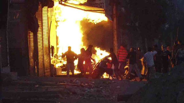 Hindu-Muslim clashes kill 18 in Delhi as Modi, Trump talk