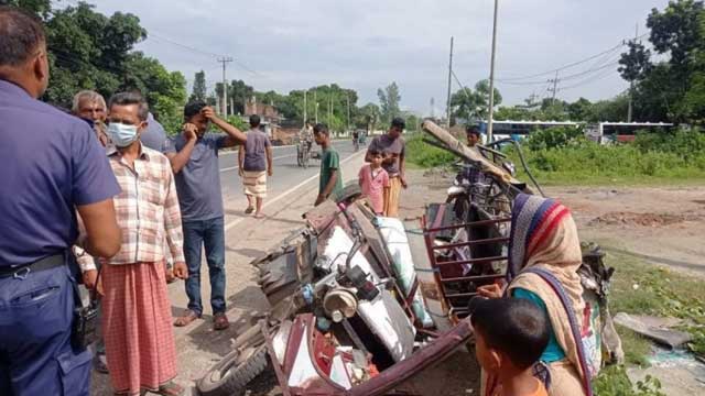 2 killed, 4 injured in Bogura road accident
