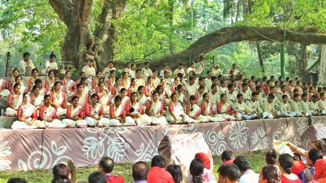 Chhayanaut welcomes Pahela Baishakh at Ramna Batamul seeking good tidings