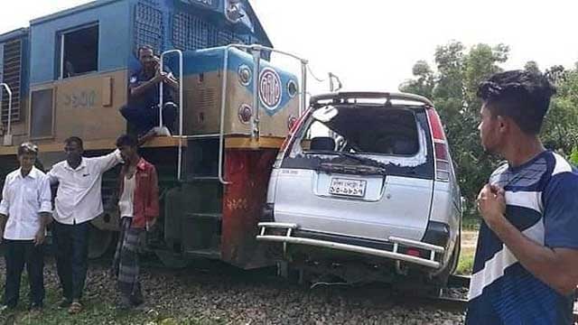 3 dead, at least 5 injured as train hits microbus in Moulvibazar