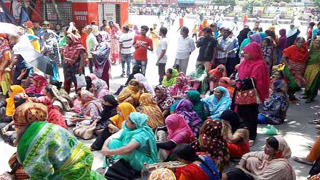 Due wages: Garment workers block Mirpur 1 intersection