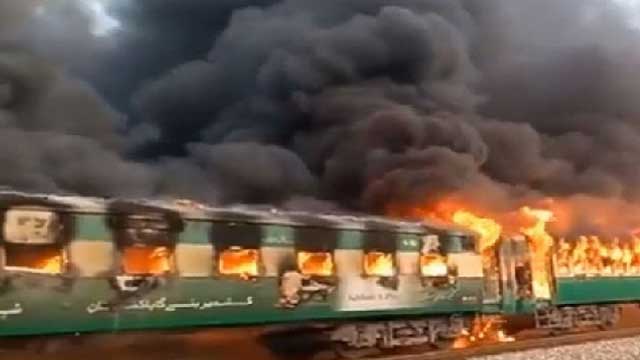 Fire on moving train kills 65 in Pakistan