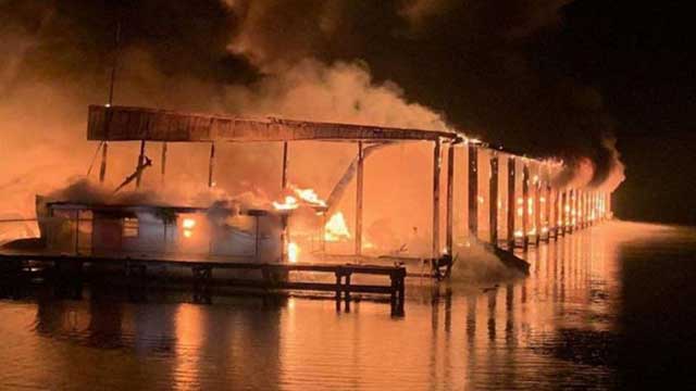 8 dead in US boat dock blaze