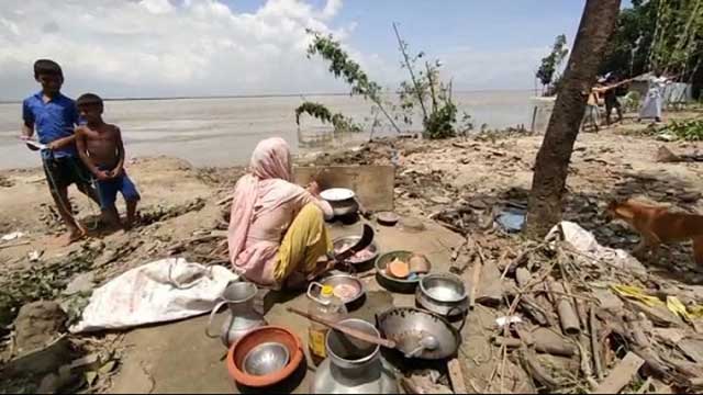 Teesta erosion leaves over 100 families homeless in Kurigram