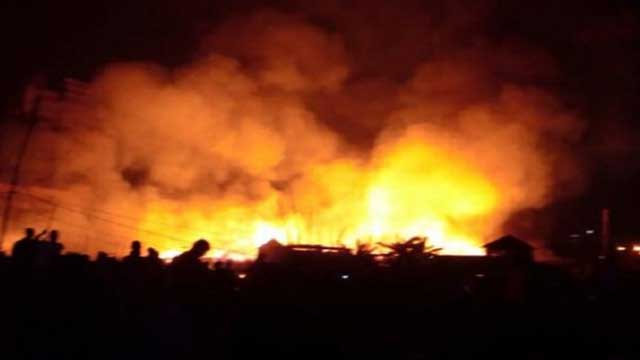 Fire at Mirpur slum; hundreds of shanties gutted