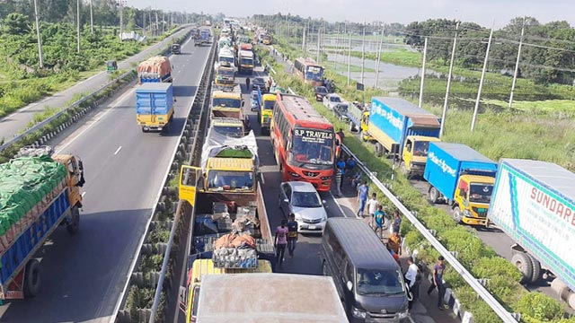 Eid rush continues: 35km tailback on Dhaka-Tangail-Bangabandhu Bridge highway