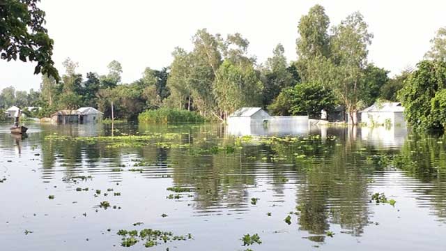 Flood situation worsens in Sirajganj, Kurigram; 1.50 lakh people stranded