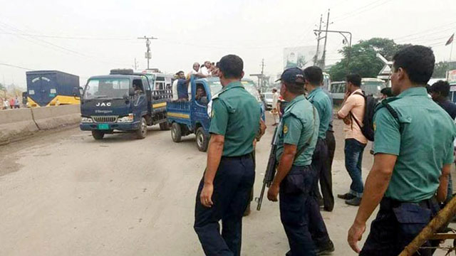 ঢাকার প্রবেশ পথে যানবাহনে পুলিশের কড়া তল্লাশি, বন্ধ ট্রেন চলাচল