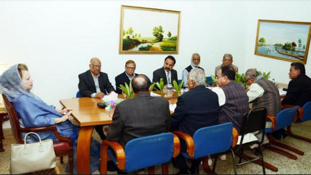 Khaleda Zia sits with top BNP leaders