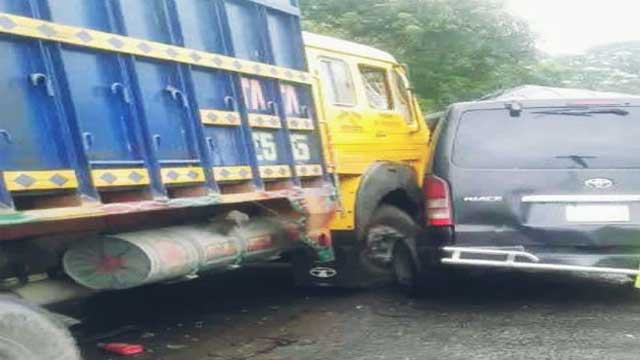 2 killed, 5 injured in Faridpur road accident