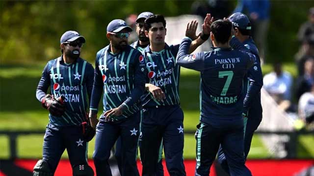 Pakistan win tri-series final