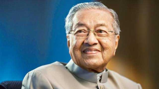 Mahathir unfazed by Najib's popularity on social media