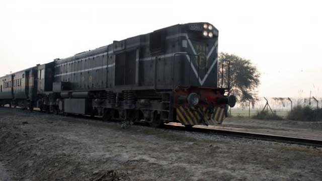 Pakistan suspends Delhi-Lahore train service