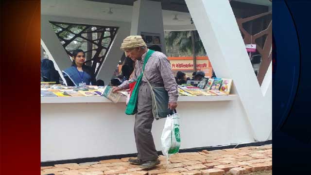 আর কতোটা পথ হাঁটলে পরে তাঁর বই বিক্রি হবে?