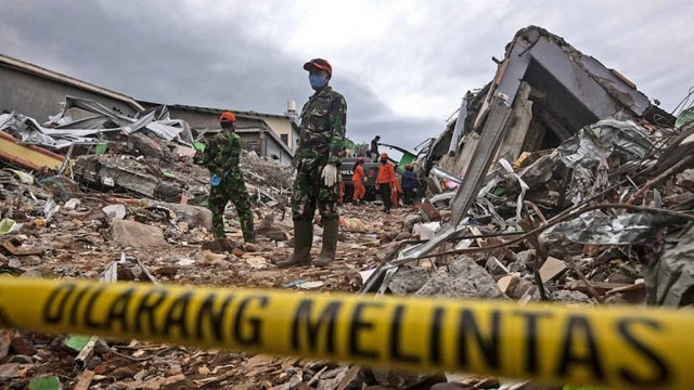 96 killed, 70,000 displaced as quake, floods hit Indonesia