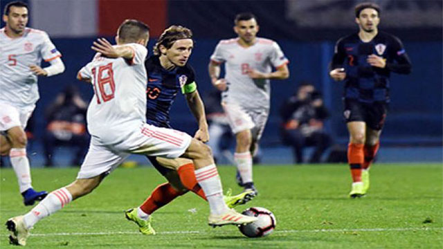 Croatia stun Spain to keep Nations League final hope alive
