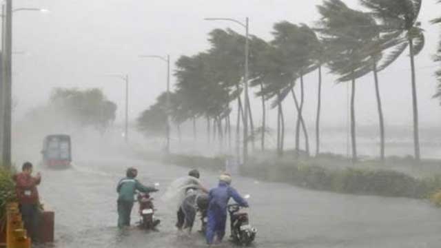 Eight people killed as cyclone batters India's southeast coast