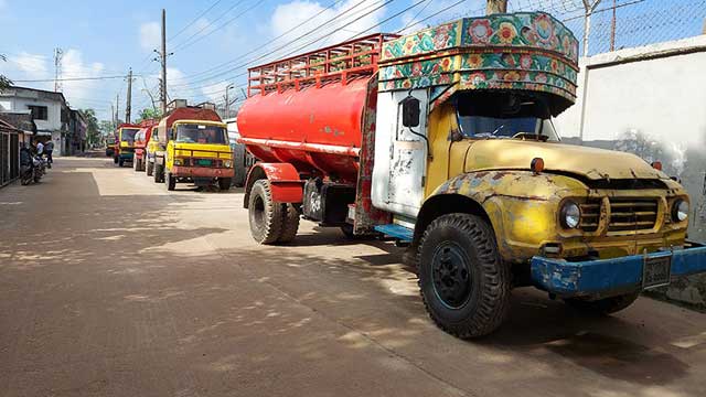 Khulna fuel traders, tank-lorry owners go on strike