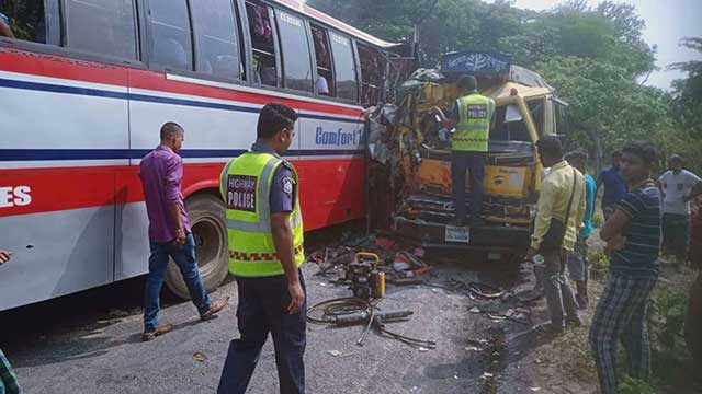 3 including 10-month-old killed in Bagerhat bus-truck collision