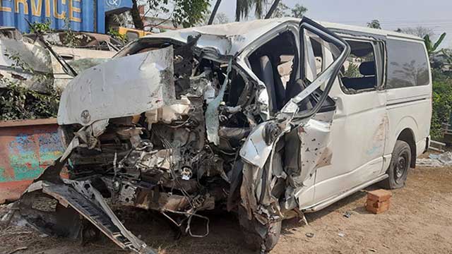 Two people killed, four injured in Munshiganj road accident