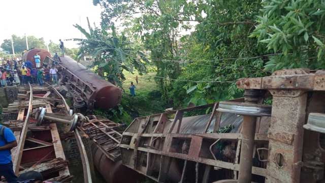 Rail links to Sylhet snap as oil carriages derail