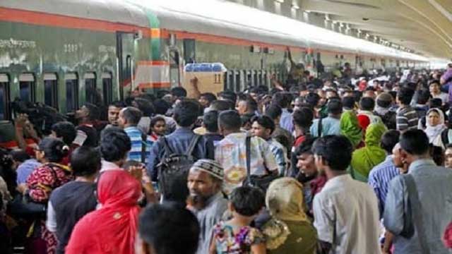 Eid rush: 4 out of 17 trains run behind schedule