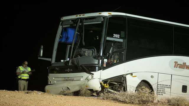 5 dead, 6 seriously injured after bus crashing into road railing