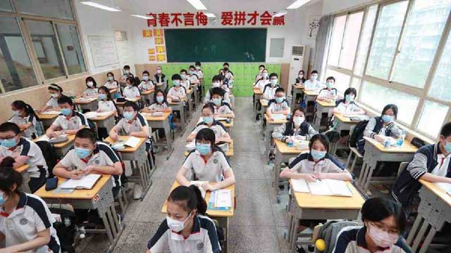 Chinese students begin full return to school