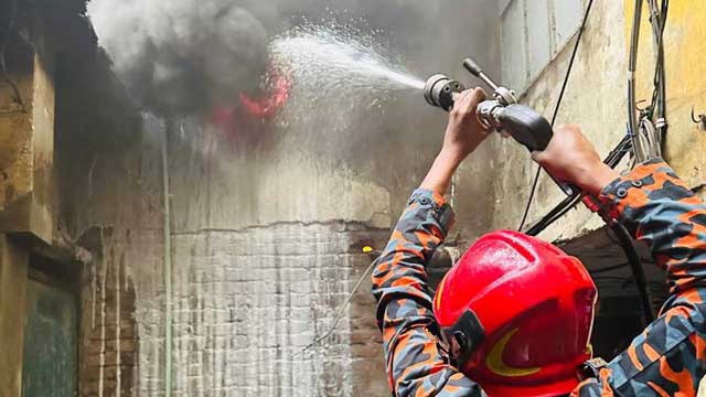 Shoe factory catches fire in Dhaka's Swarighat