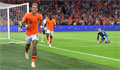 Dutch beat Germany, piles pressure on Loew