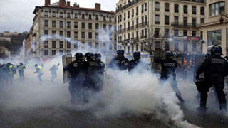 Pressure mounting on French leader over protests