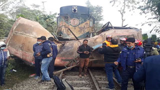 12 people killed as train crushes bus in Joypurhat