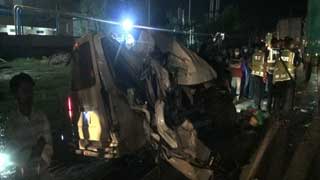 5 including 2 children killed in Narsingdi road accident