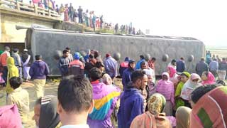 2 killed, 10 injured in Dinajpur bus accident