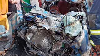 Truck-car crash leaves five dead in Chittagong