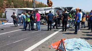 32 killed in separate crashes at accident sites in Turkey