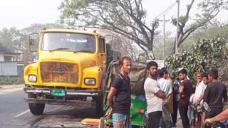 3 die as truck hits auto-rickshaw in Habiganj