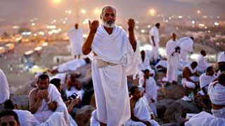 Govt proposes hajj package: Pilgrims to pay Tk 1 lakh more