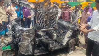 5 of a family suffer burn injuries as auto-rickshaw catches fire