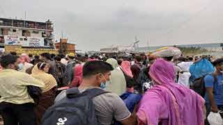 5 die, 10 fall sick on passengers’ pressure, heat on ferry in Padma