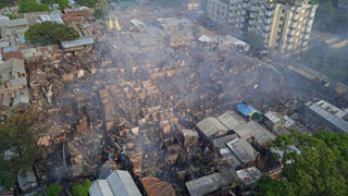 Fire guts over 500 shanties at Mohakhali slum