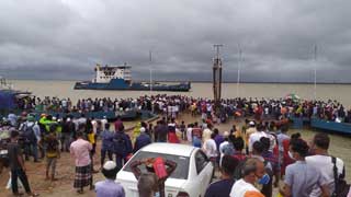Ferry movement closed on Shimulia-Banglabazar route for rough weather