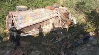 17 killed as truck carrying pilgrims plunges into ravine in Pakistan